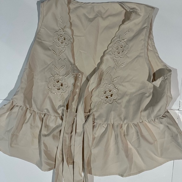 SHEIN Beige Floral Embroidered Tank Top - Picture 5 of 5